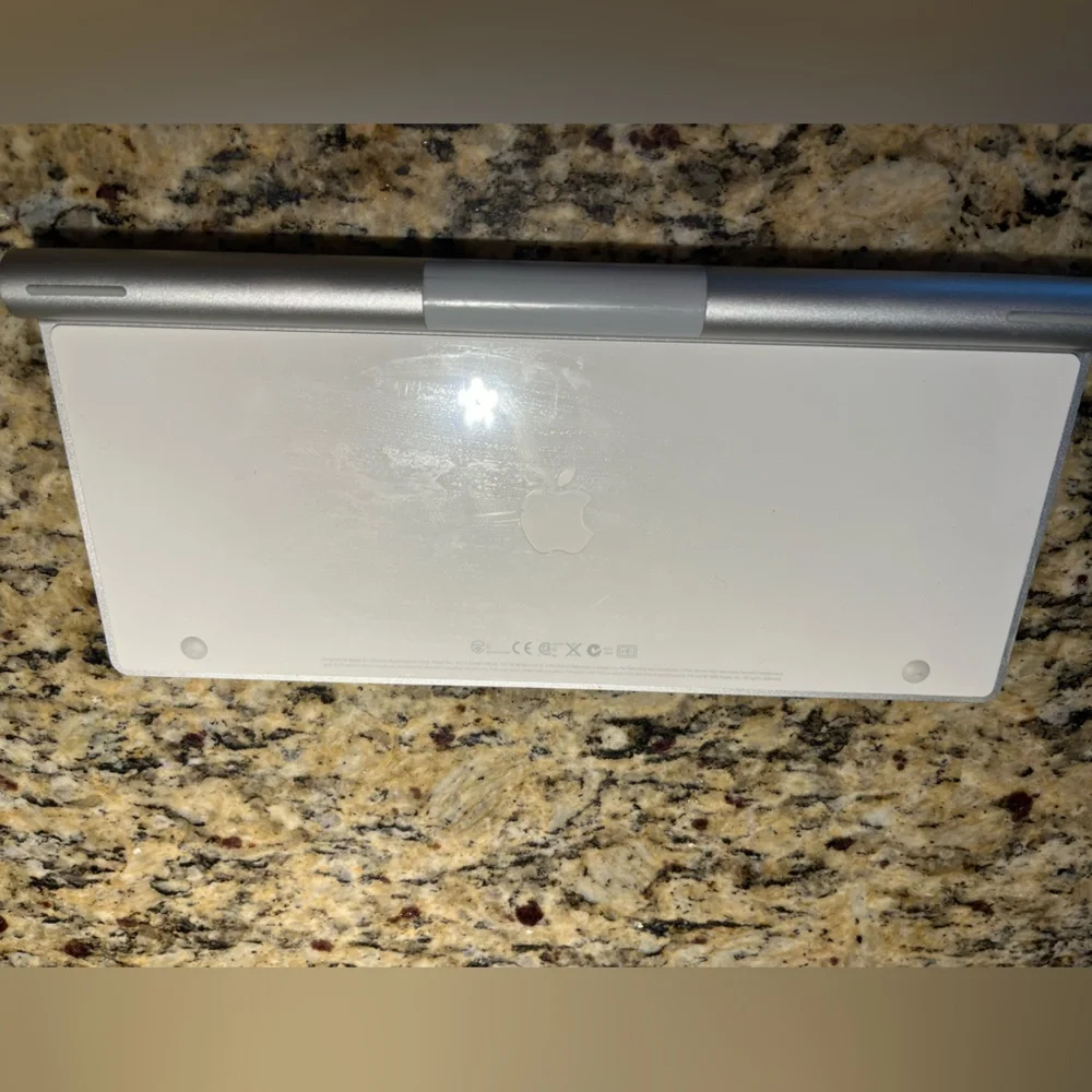 Apple Wireless Keyboard - Silver and White